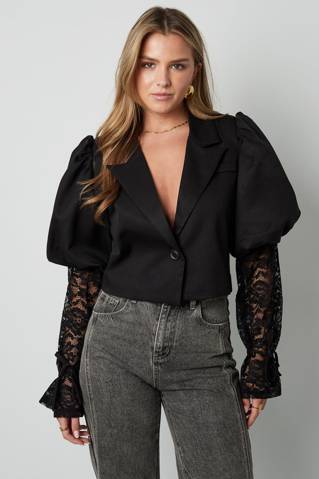 Blazer femme avec détails en dentelle et manches bouffantes – photo 2