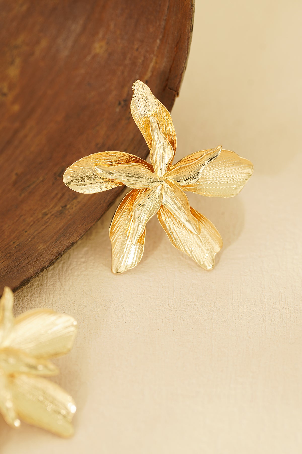 oorbellen flower statement piece
