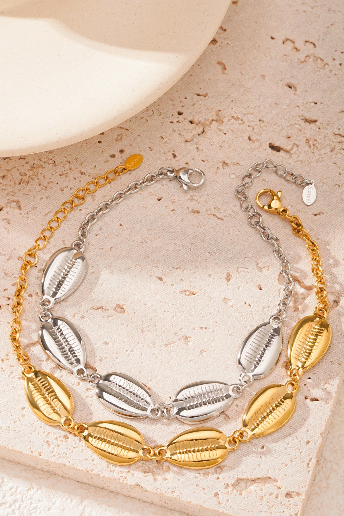Women's stainless steel charm bracelet - gold and silver-colored – image 4