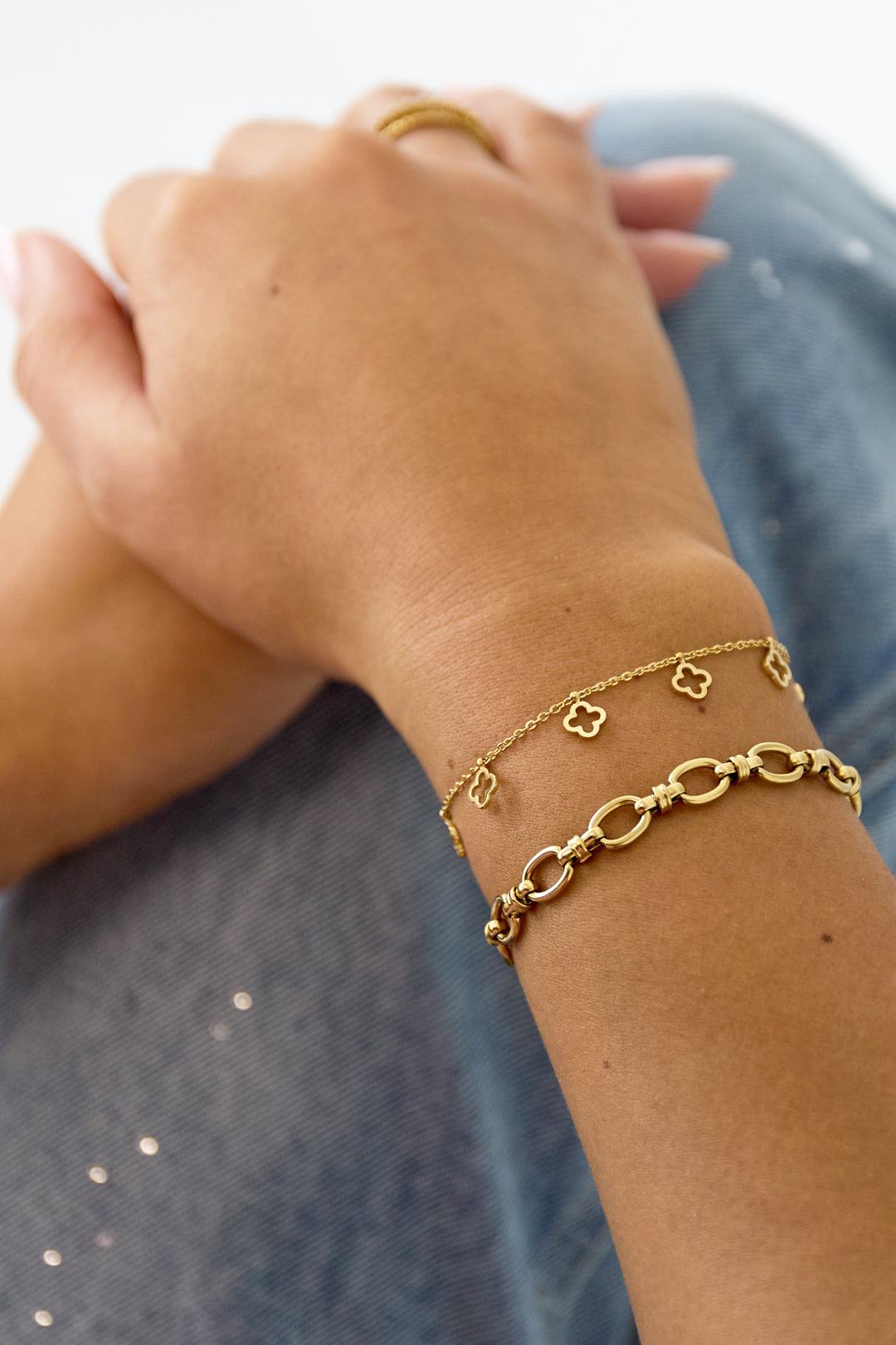 Stainless Steel Charm Bracelet for Women with Clover Motif - Gold Plated – image 2