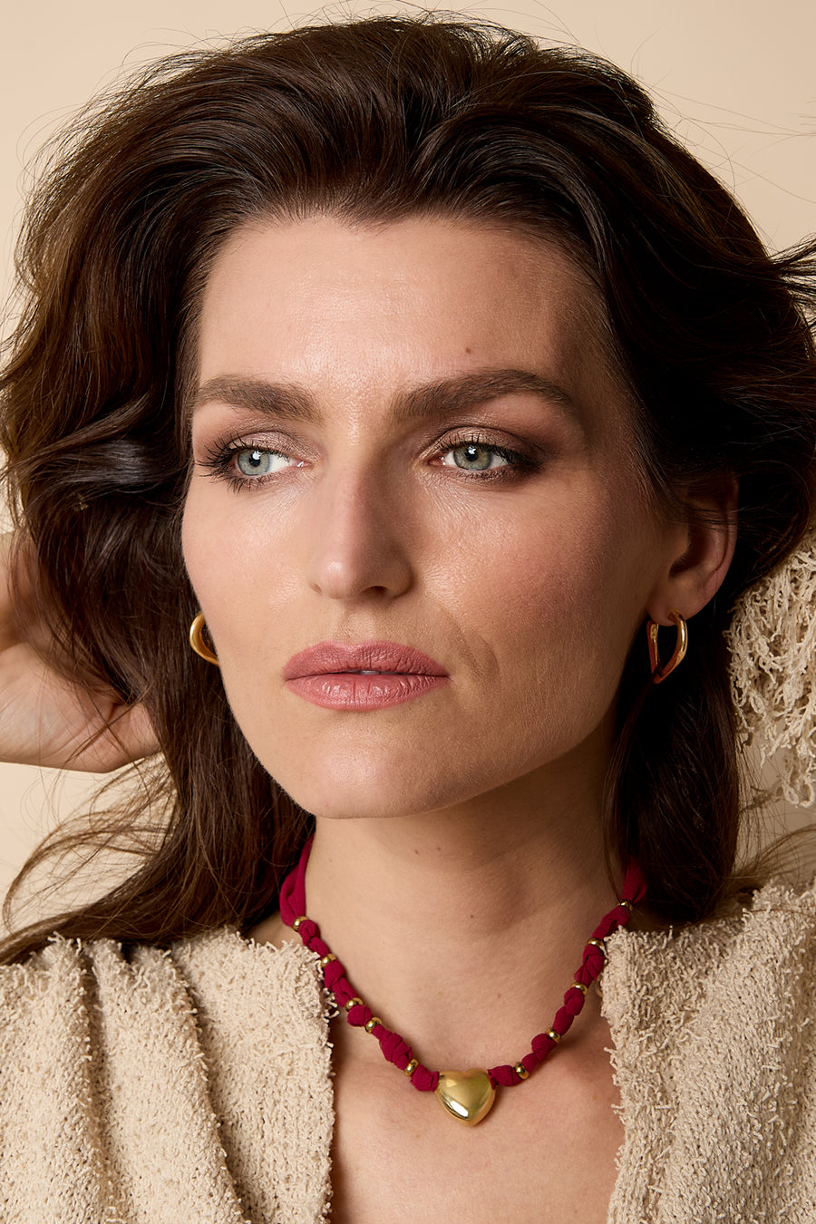 Collier tressé pour femmes en acier inoxydable 304 et textile avec cœur – bleu foncé et bordeaux