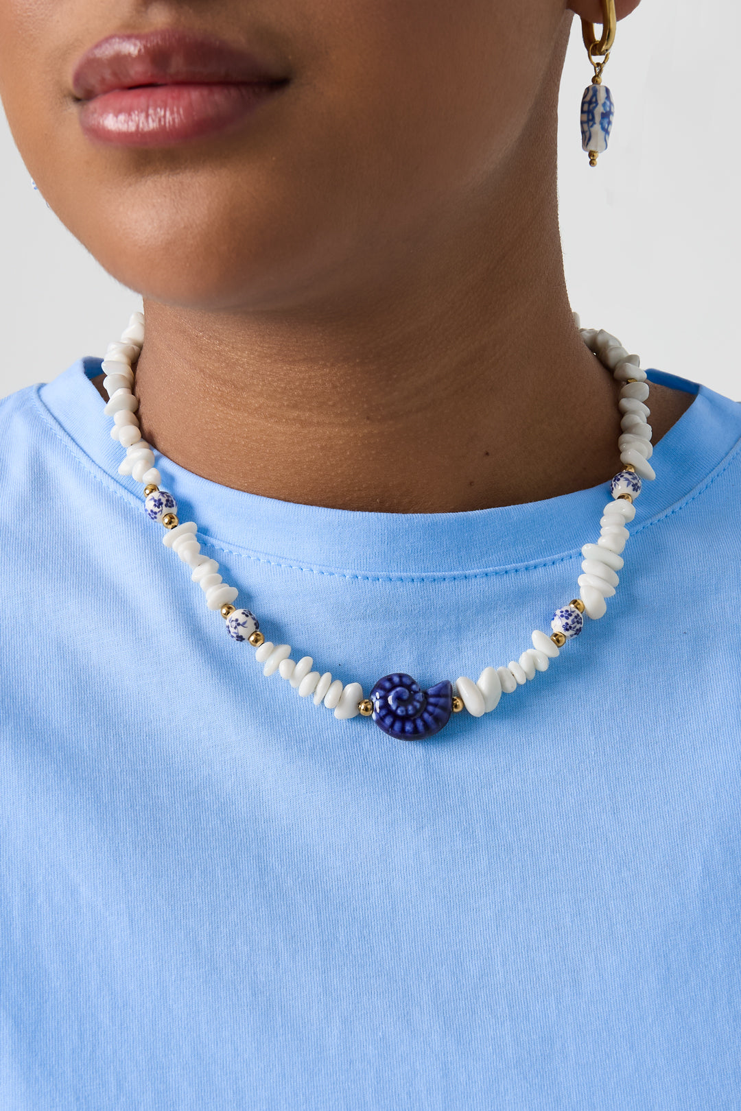 Women's Beaded Necklace in Stainless Steel, Stone, Ceramic with Shell Motif – White – image 2