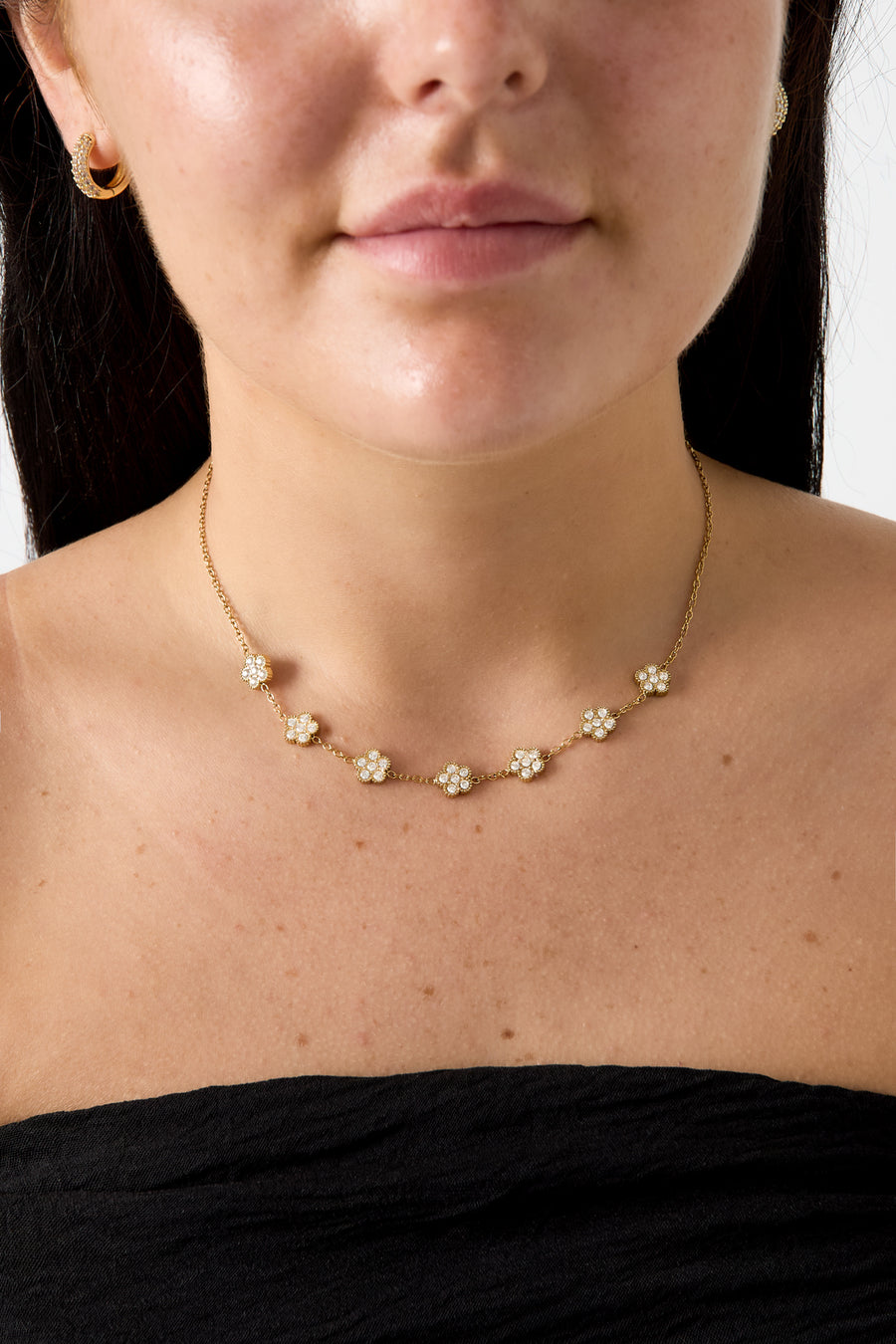 Elegante ketting met zirkonia belegde bloemen