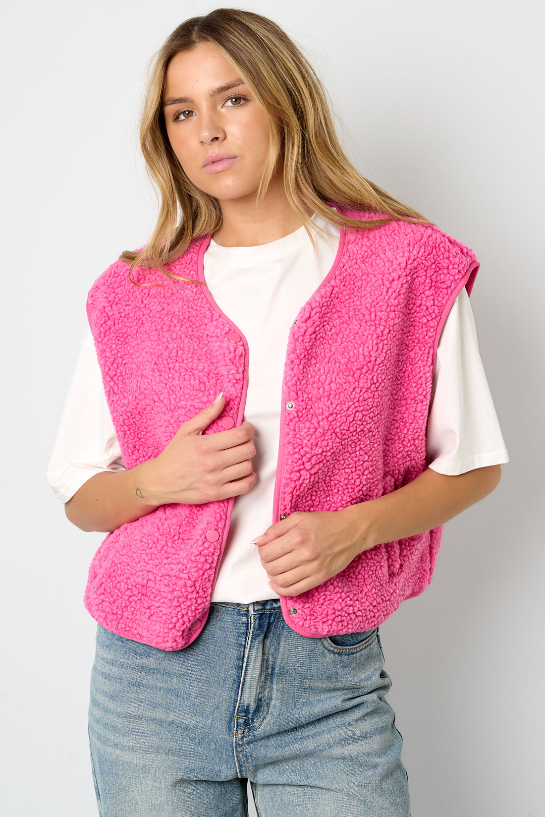 Women's waistcoat with round neck and slim fit – image 4