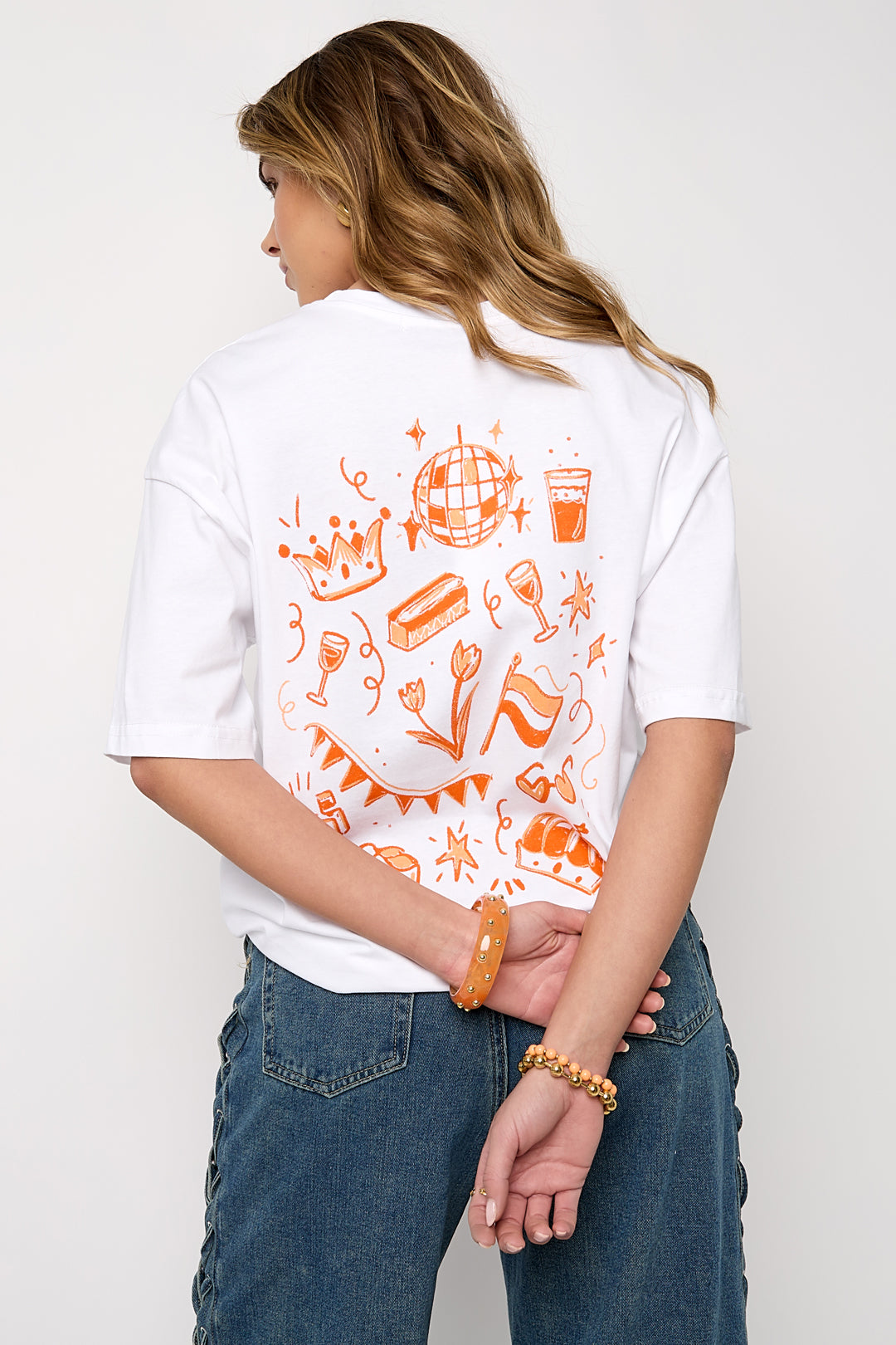 Dames wit katoenen T-shirt met kroonprint – productfoto 3
