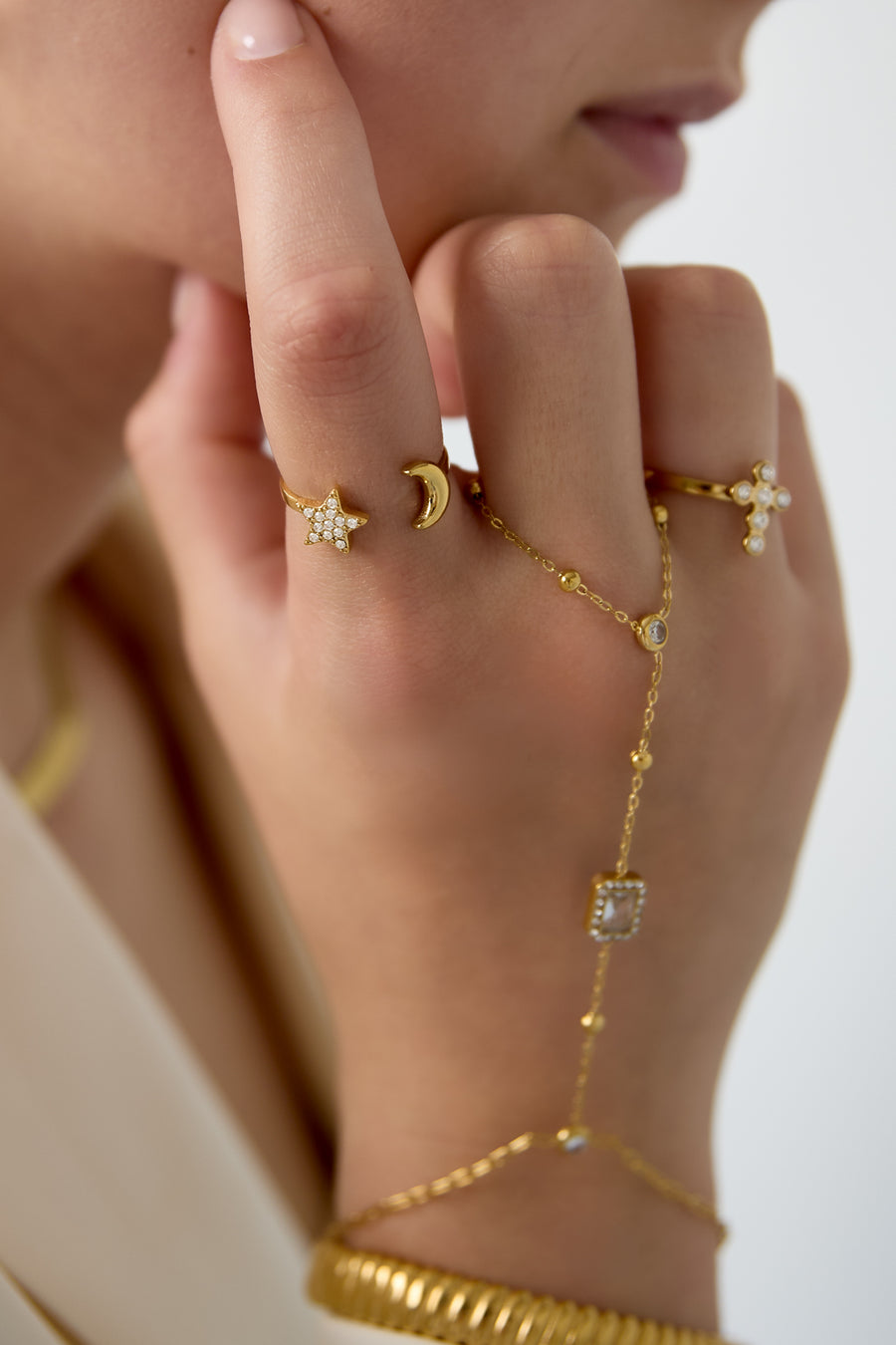 Bague minimaliste pour femme en acier inoxydable avec motif étoile et motif lune – couleur or