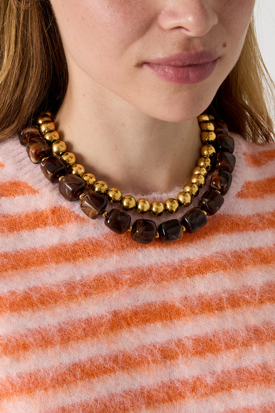 Collier de perles pour femmes en acrylique, acier inoxydable avec dégradé de couleurs – marron