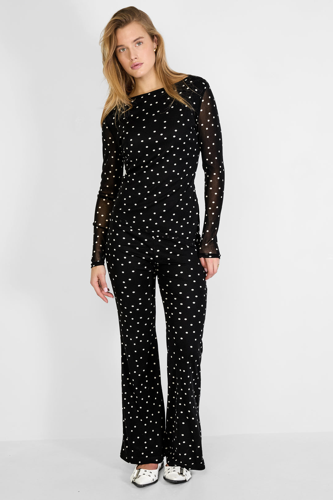 Dames blouse met stippen en lange mouwen – productfoto 6