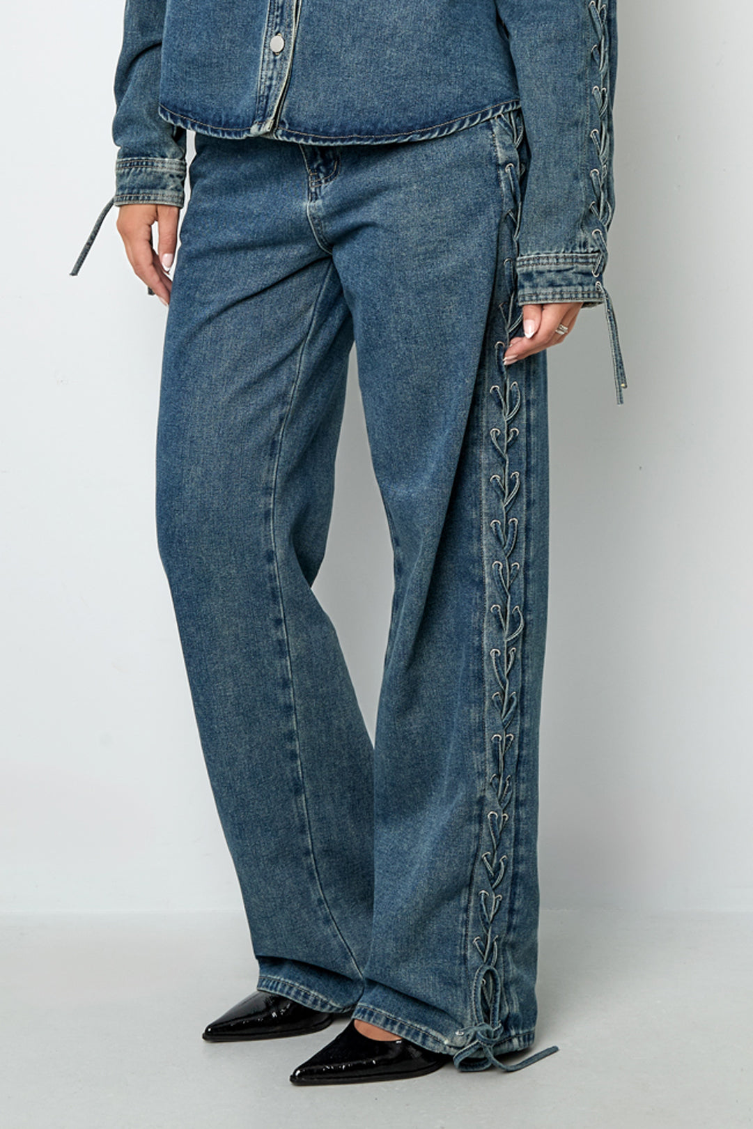 Women's straight-leg jeans with bow detail – image 8
