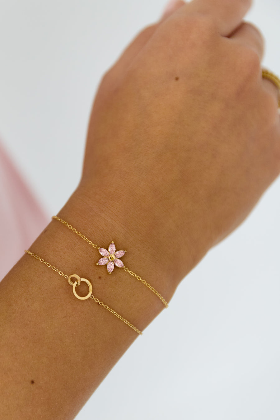 armband verbonden bedel