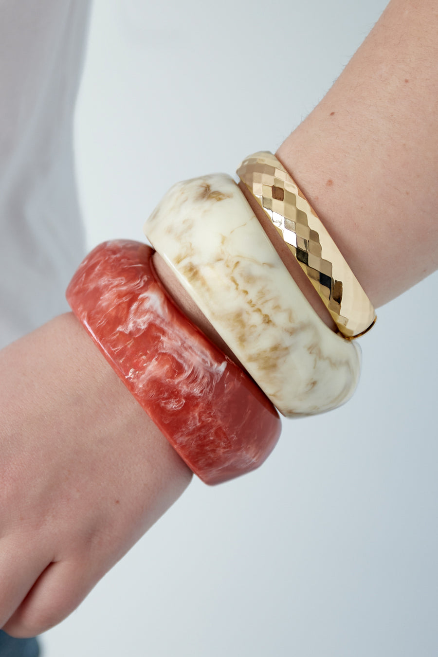 Bracelet jonc pour femme en acrylique, design uni – plusieurs coloris