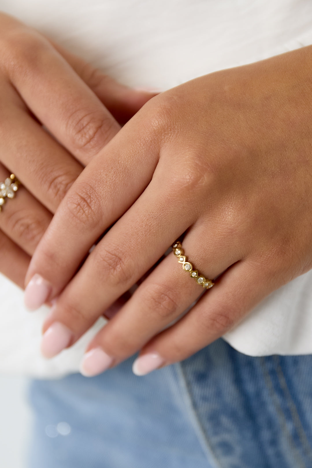 Ring met verschillende vormen en steentjes