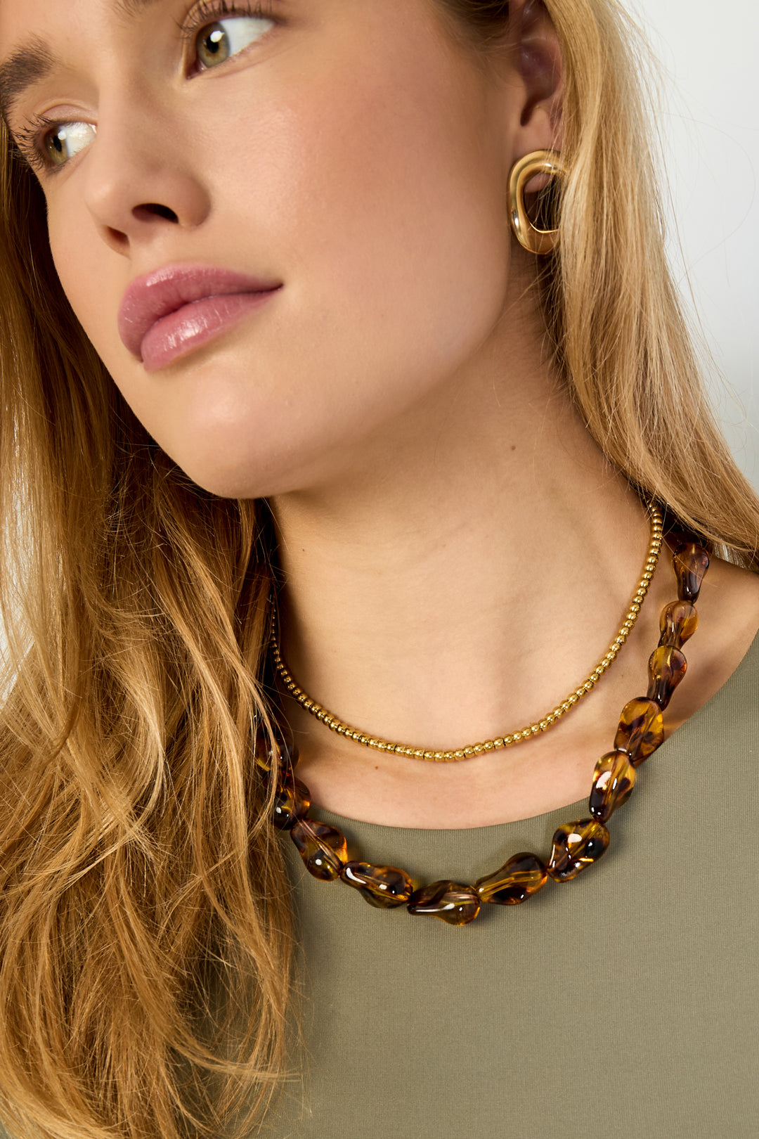 Acrylic Beaded Necklace for Women – Brown – Retro for Everyday Use – image 4