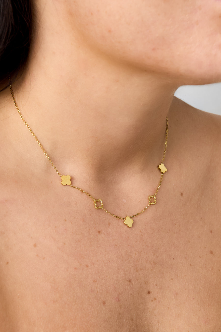 Collier pour femme avec pendentif en acier inoxydable motif trèfle – couleur or
