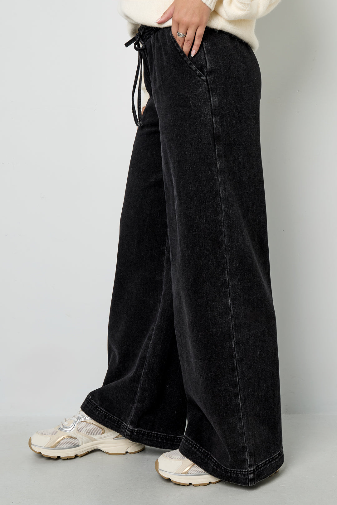 Women's wide-leg jeans – image 4