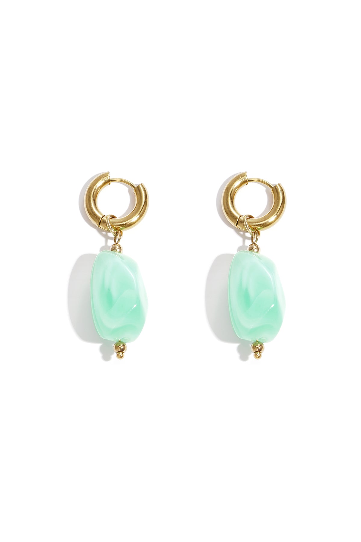 Boucles d'oreilles pendantes en résine pour femme avec forme organique – plusieurs coloris