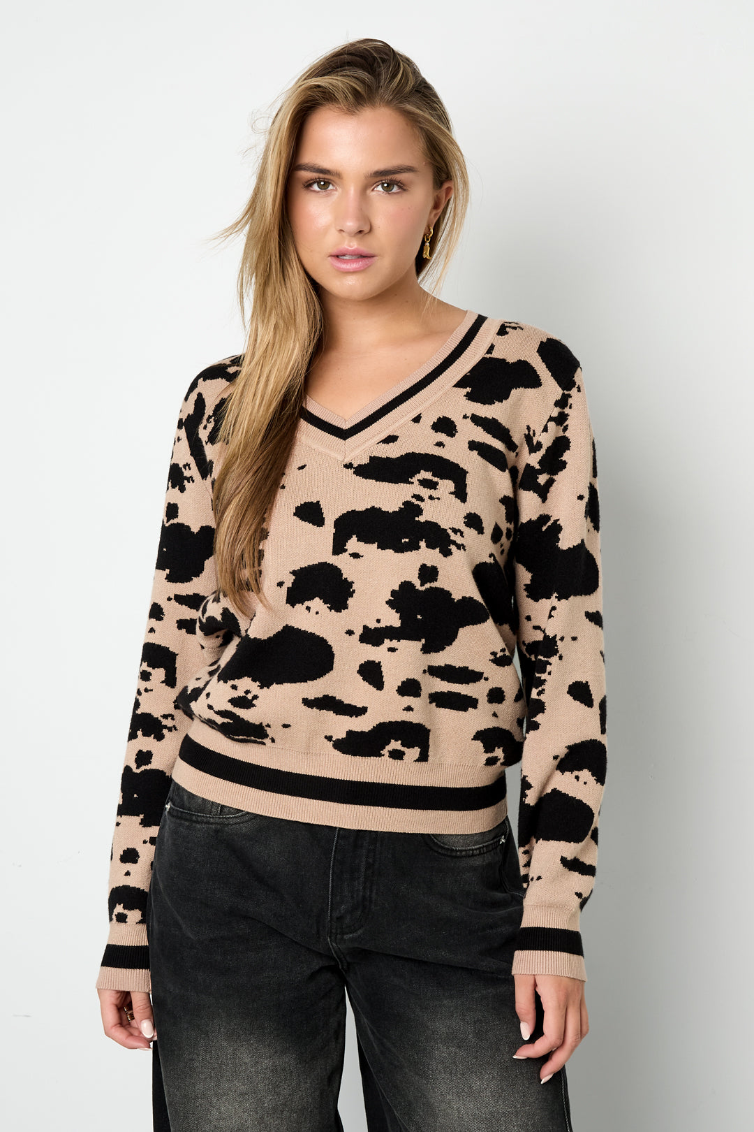Dames gebreide V-hals trui met luipaardprint – productfoto 2