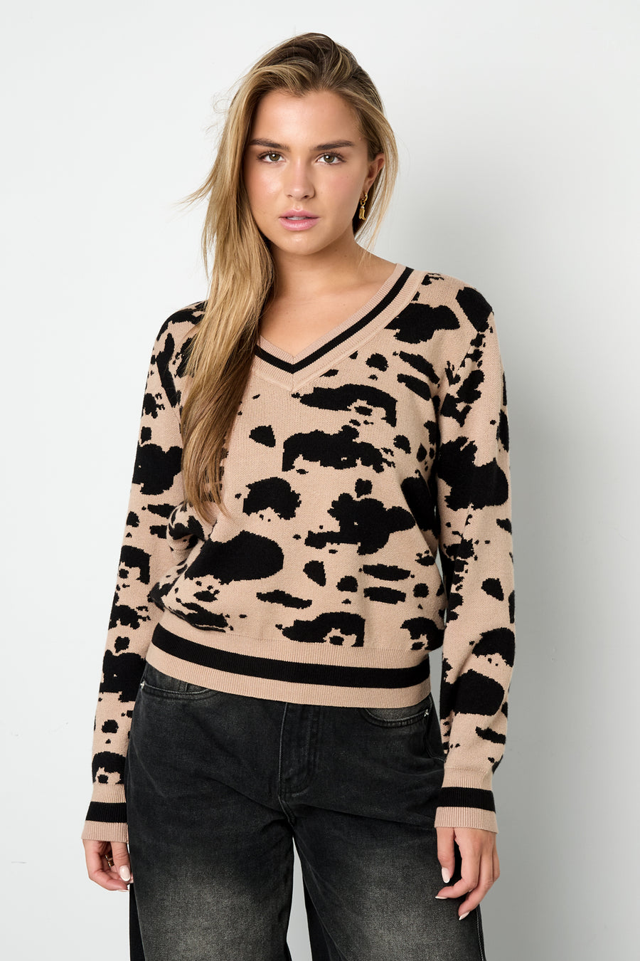 Dames gebreide V-hals trui met luipaardprint – productfoto 2