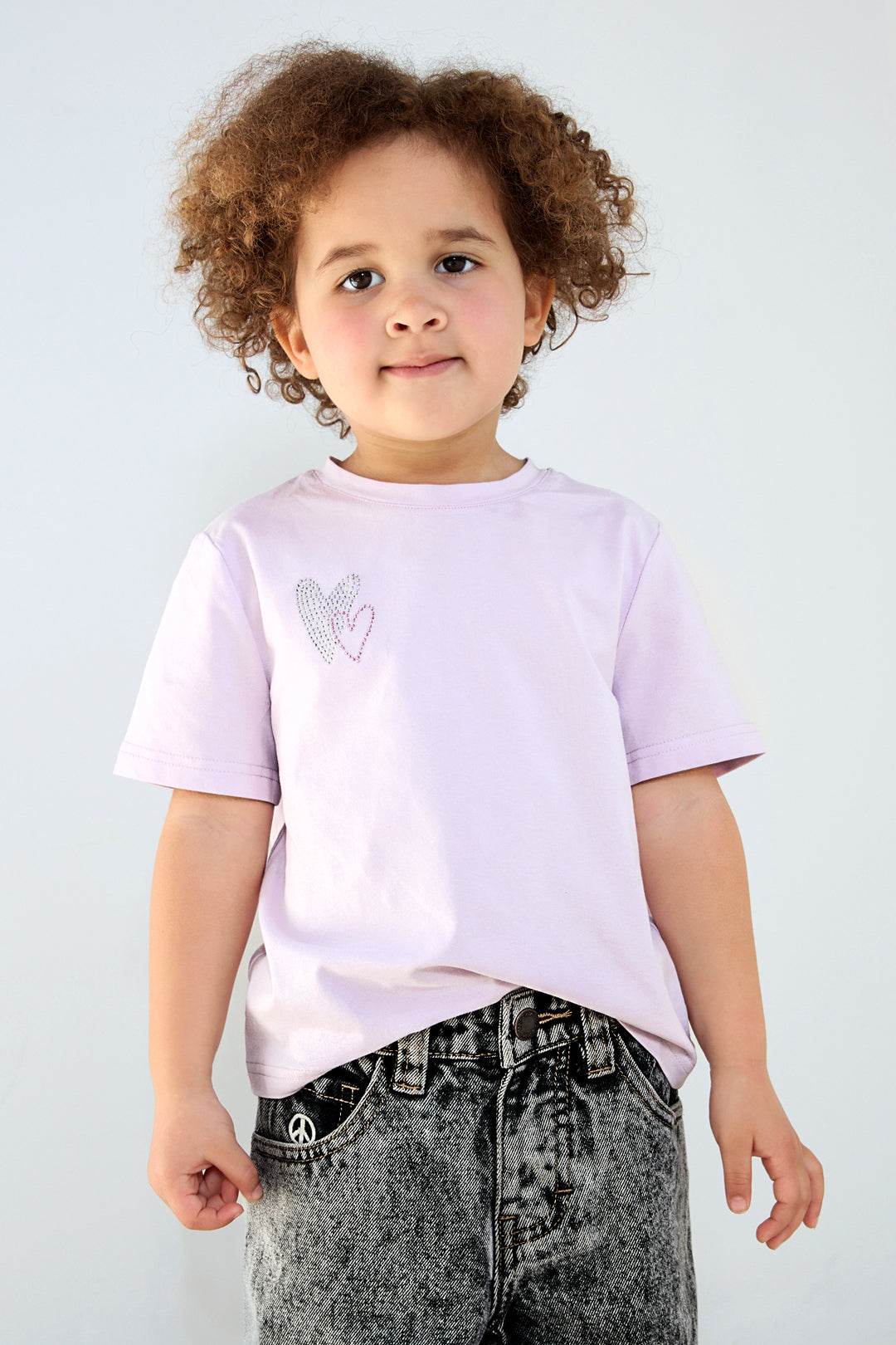 T-shirt enfant avec broderie cœur et col rond – photo 2