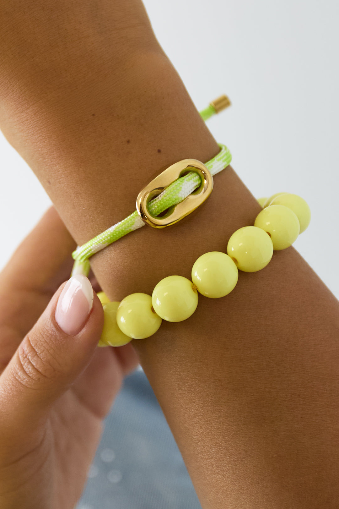 Bracelet tressé pour femmes en polyester de forme organique – rose clair et vert clair – photo 2