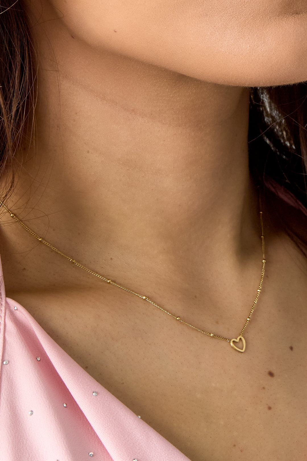 Women's necklace with heart-shaped stainless steel pendant - gold-colored – image 3