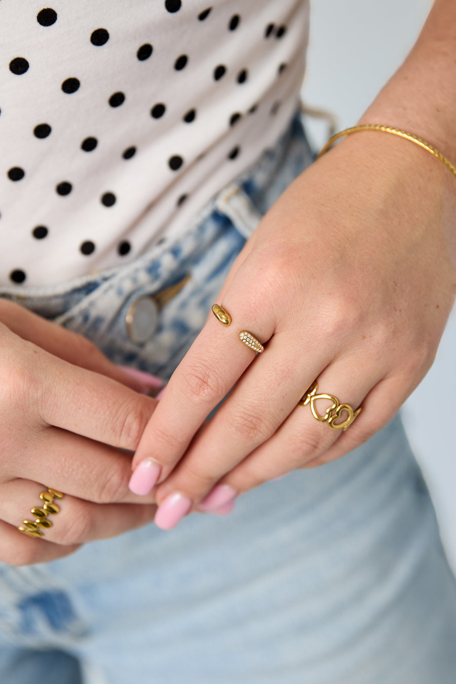 Bague minimaliste pour femme en acier inoxydable avec forme ronde – couleur or