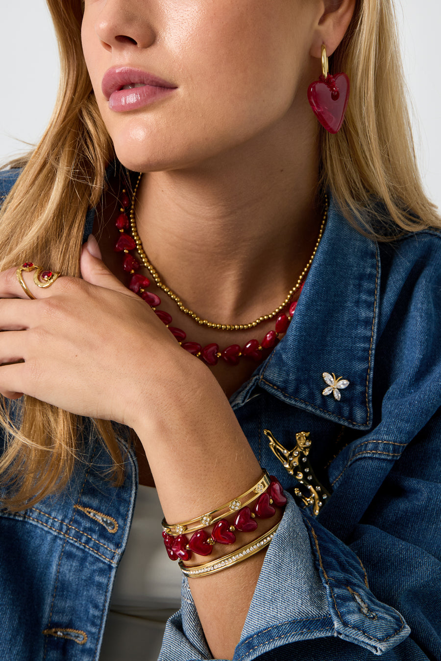 Bracelet en perles acryliques pour femme avec cœur – plusieurs coloris