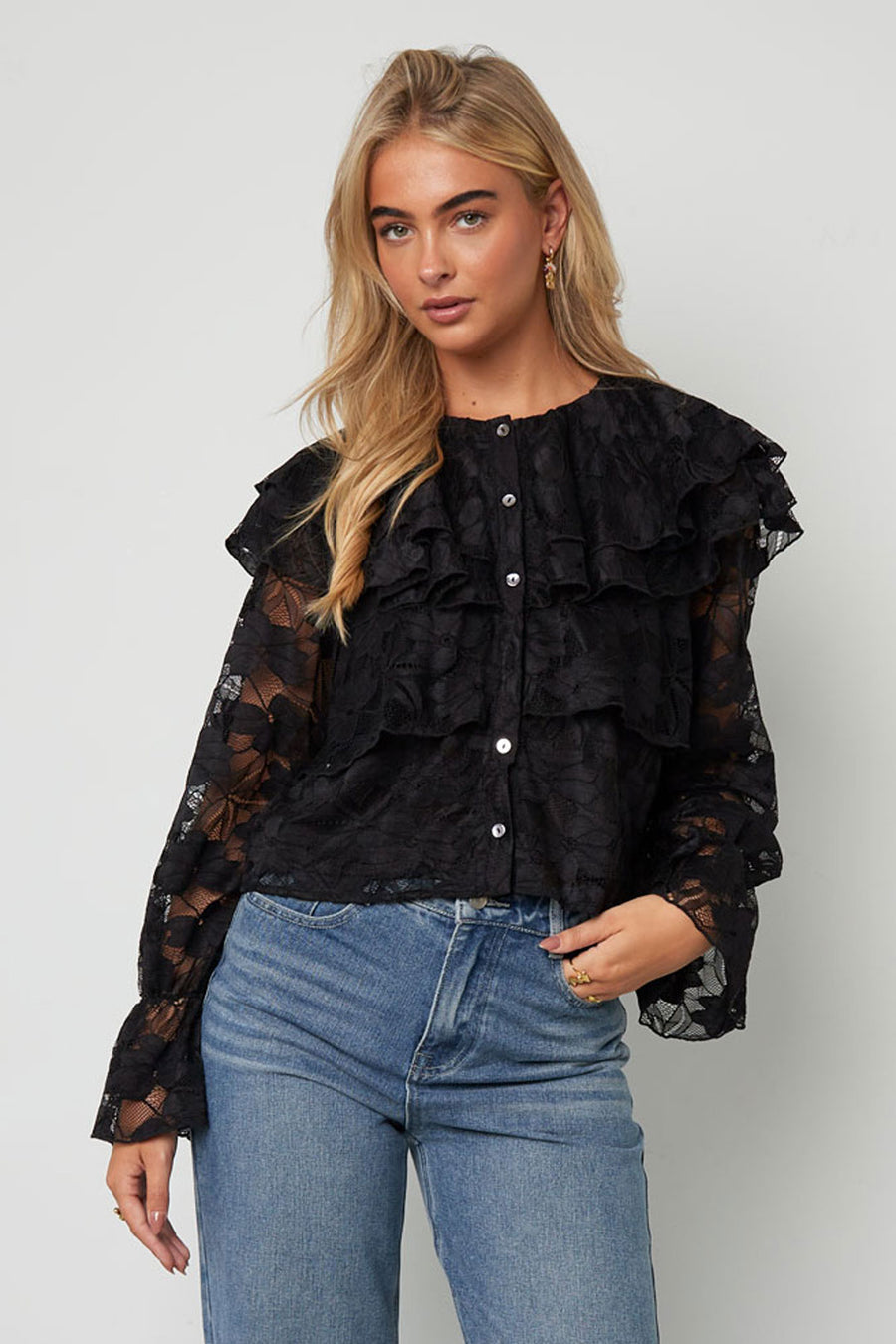 Dames blouse met bloemenprint en kanten paneel – productfoto 2