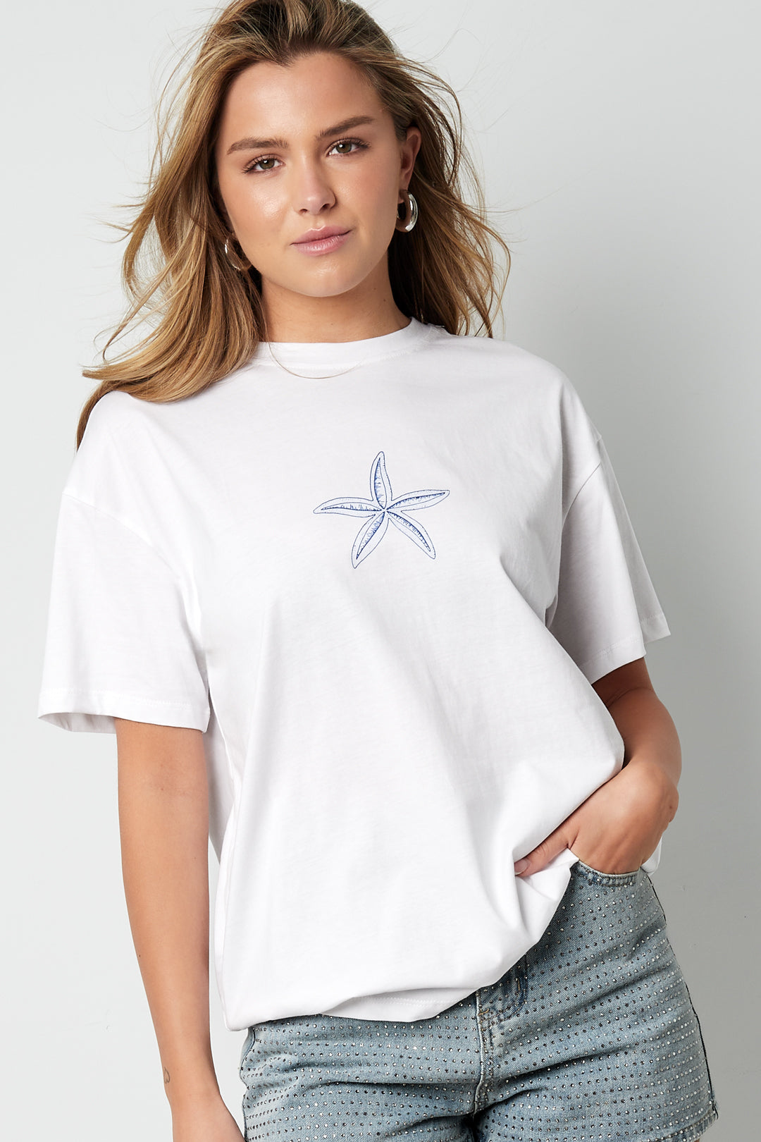 T-shirt pour femmes avec motif étoile de mer et imprimé texte – photo 2