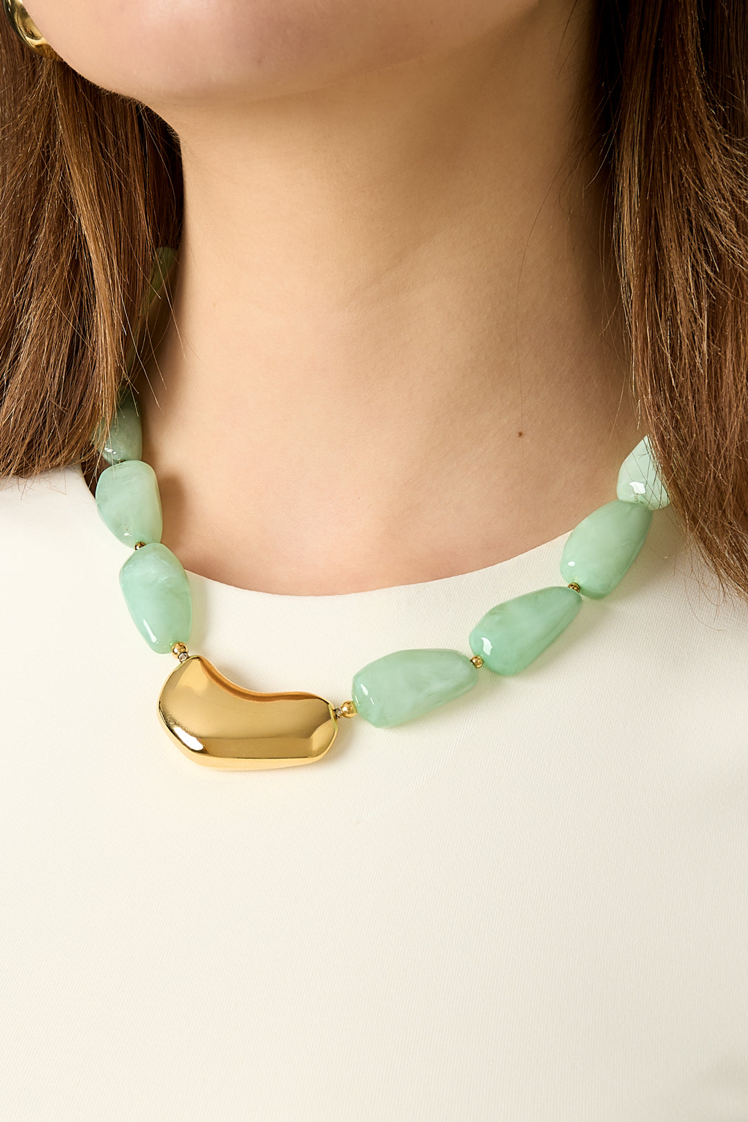 Ketting met asymmetrische statementkraal