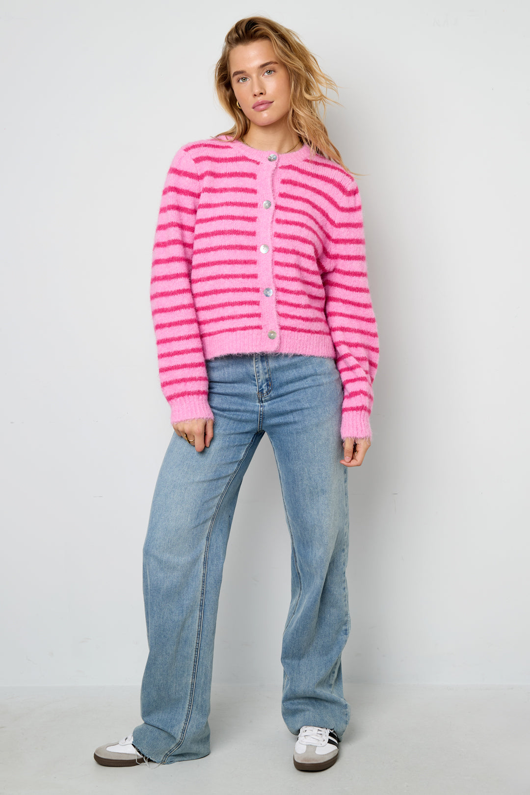 Gestreept gebreid damesvest – productfoto 4