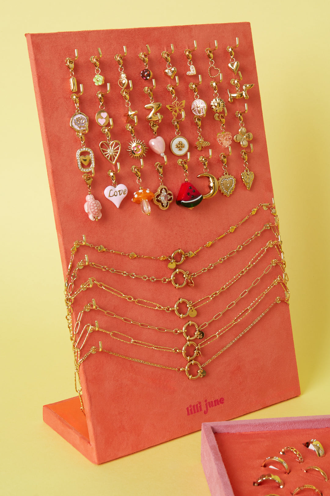 Lilli June kettingen display
