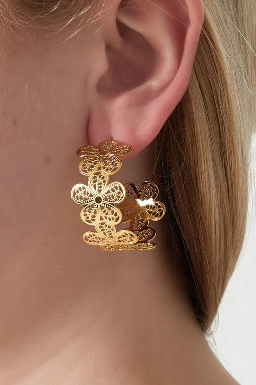 Boucles d'oreilles créoles pour femmes en acier inoxydable motif floral – couleur or