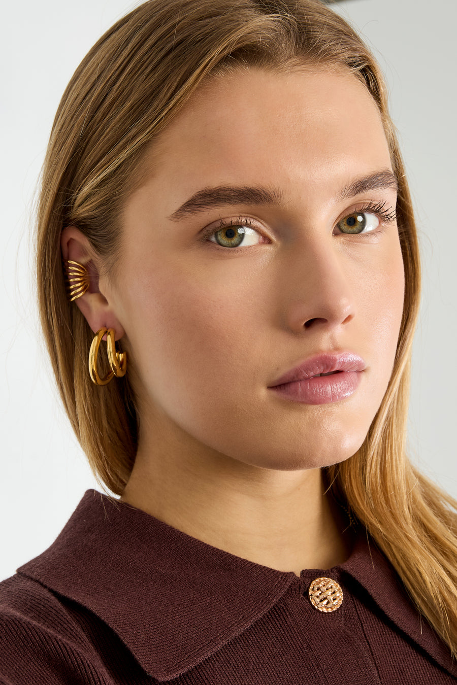Ear cuff pour femmes en acier inoxydable avec motif linéaire – couleur or