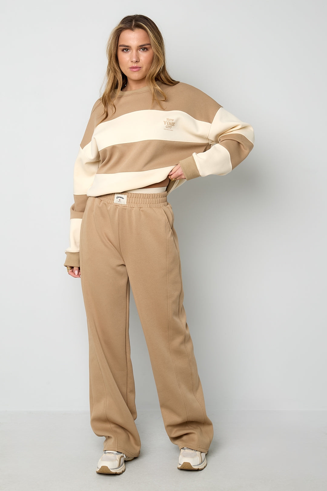 Dames sportieve rechte broek van gebreid polyester – productfoto 8