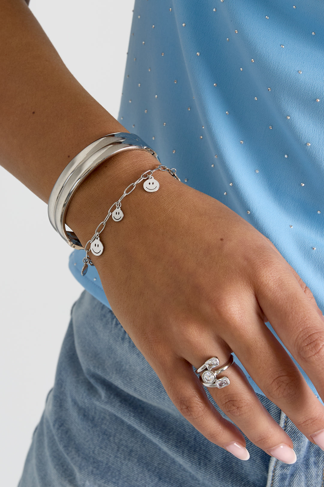 Bracelet à breloques pour femmes en acier inoxydable avec motif smiley – couleur or et argent – photo 2