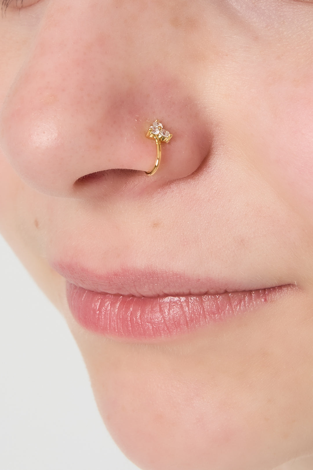Women's copper ear cuff with an organic shape – gold-coloured and silver-coloured – image 2