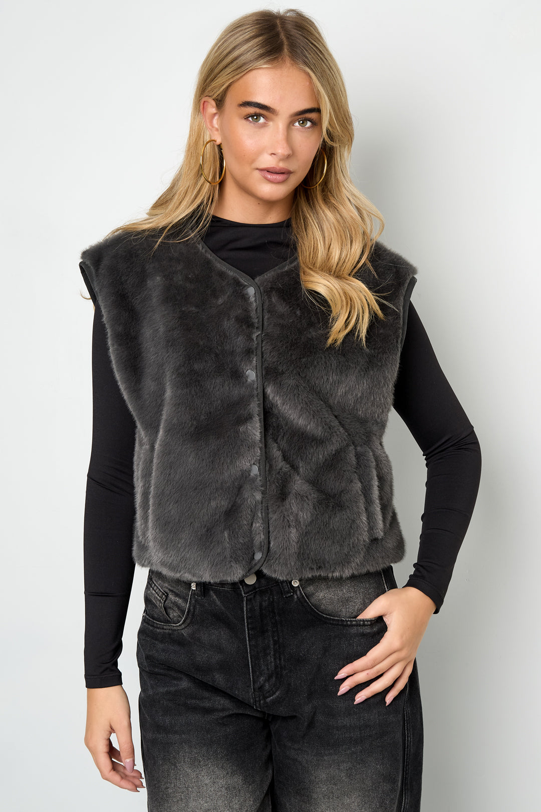 Dames mouwloos gilet van imitatiebont – productfoto 4
