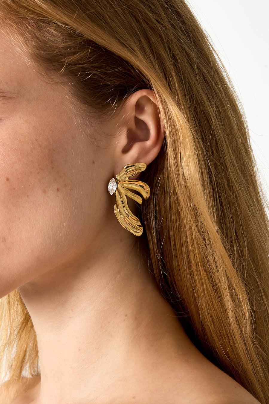 Puces d'oreilles pour femmes en acier inoxydable avec motif floral – doré et argenté