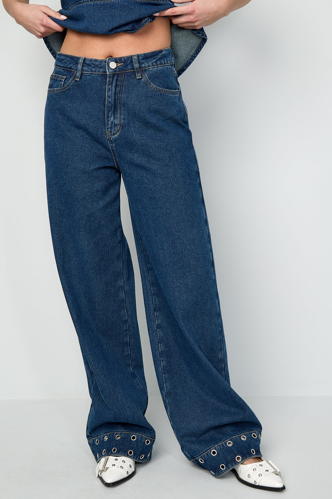 Statement jeans met eyeletdetails – productfoto 3
