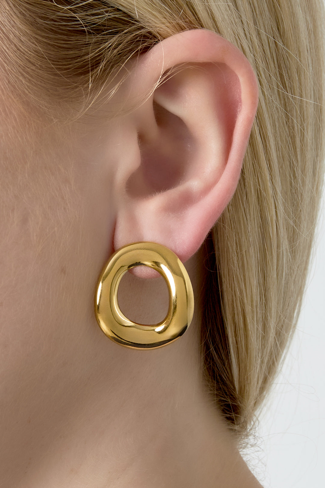 Ladies' round stainless steel stud earrings - gold colored – image 2