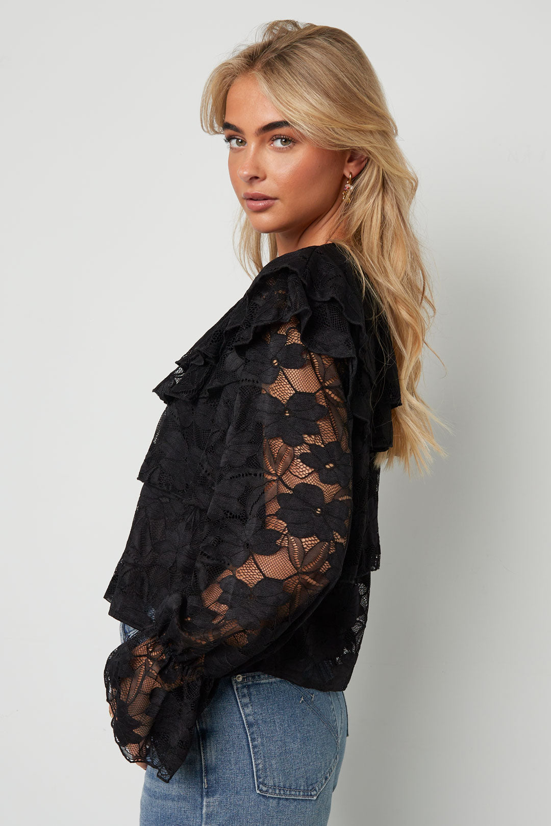 Dames blouse met bloemenprint en kanten paneel – productfoto 4