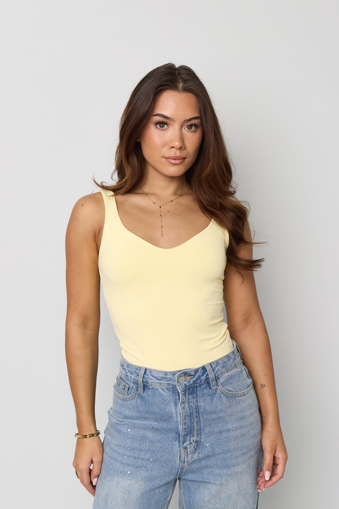 Dames basic top van gebreid nylon in vier effen kleuren – productfoto 2
