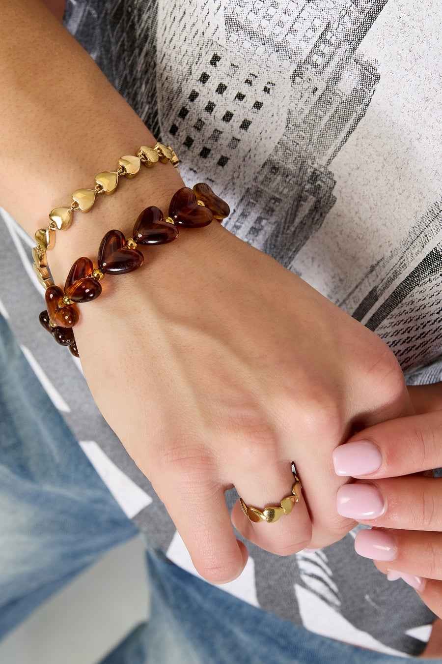 Elastieken hartjes kralenarmband