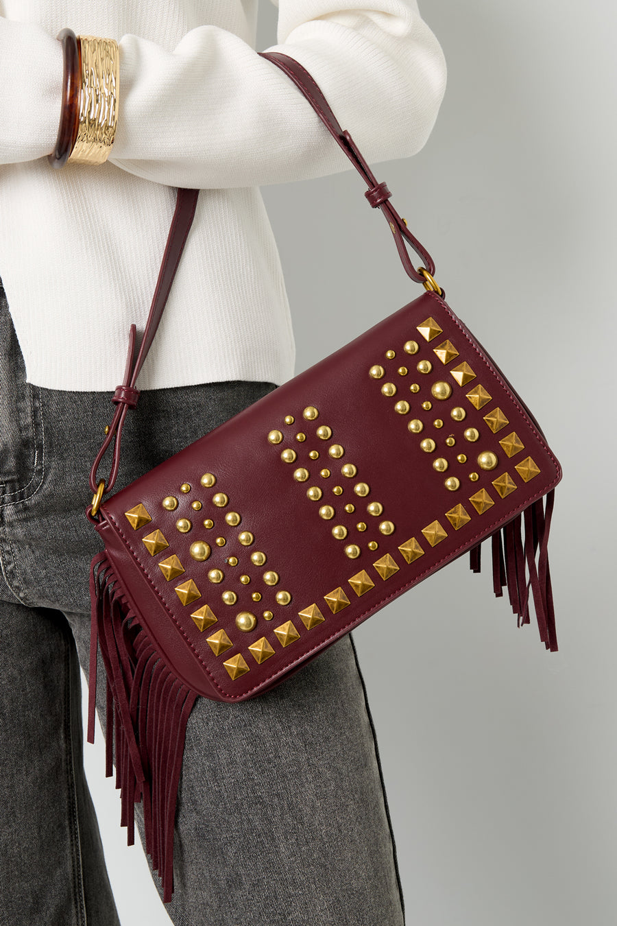 Sac à bandoulière pour femmes en 100 % PU avec forme organique – noir et bordeaux