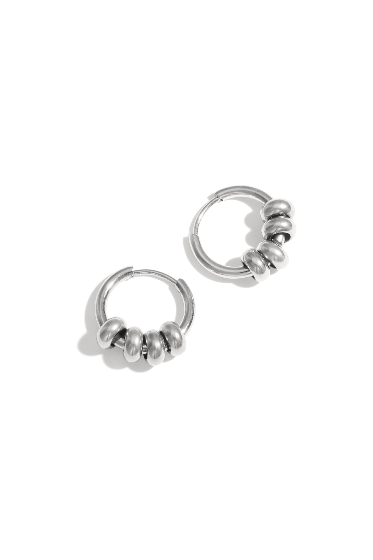 Kleine hoops met kraaltjes