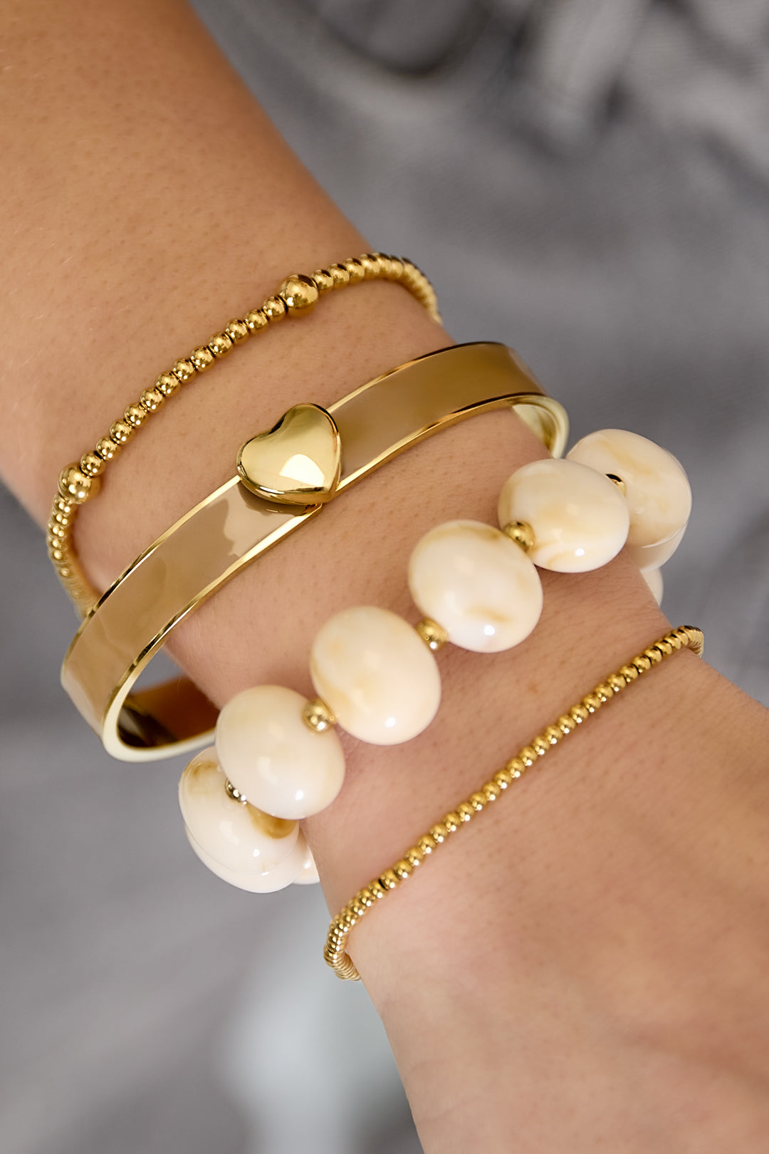 Bracelet jonc pour femmes en acier inoxydable avec cœur – plusieurs coloris – photo 2