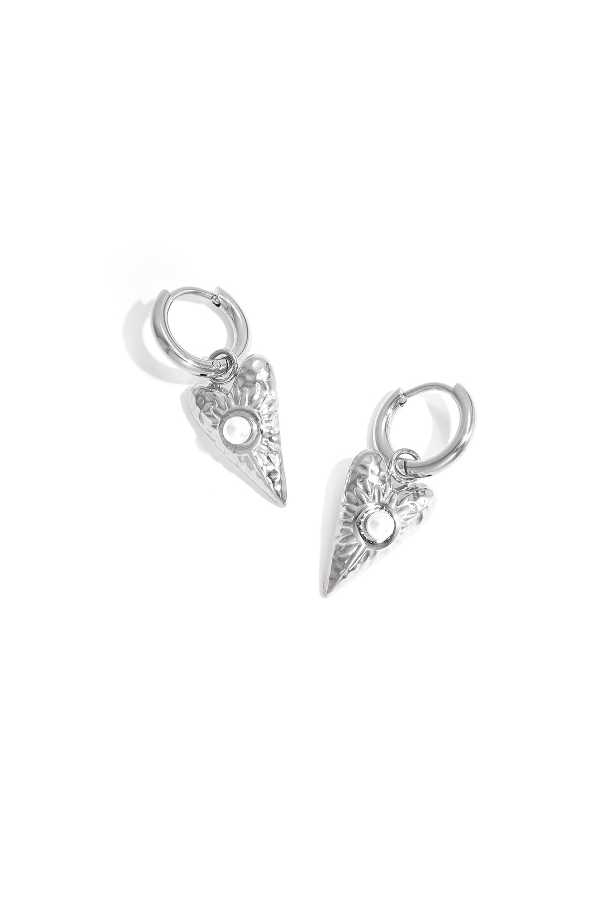 Oorringetjes met lang hart charm met parel