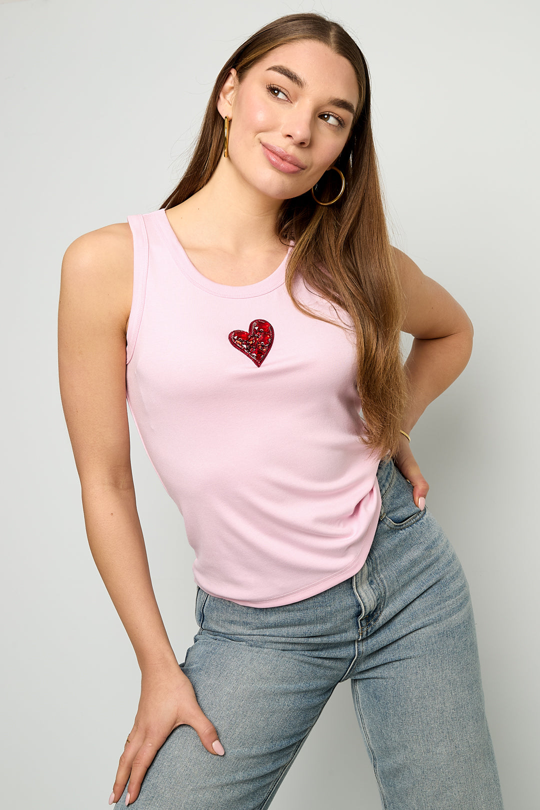 Dames gebreide top met glanzend hartmotief – productfoto 4