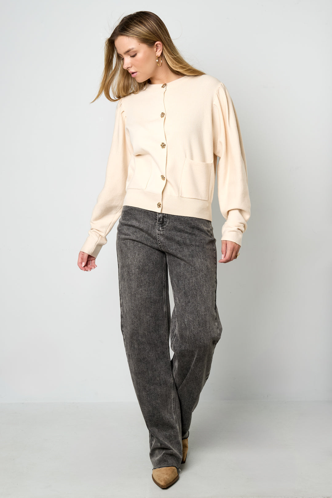 Women's knitted cardigan with a casual look – image 4